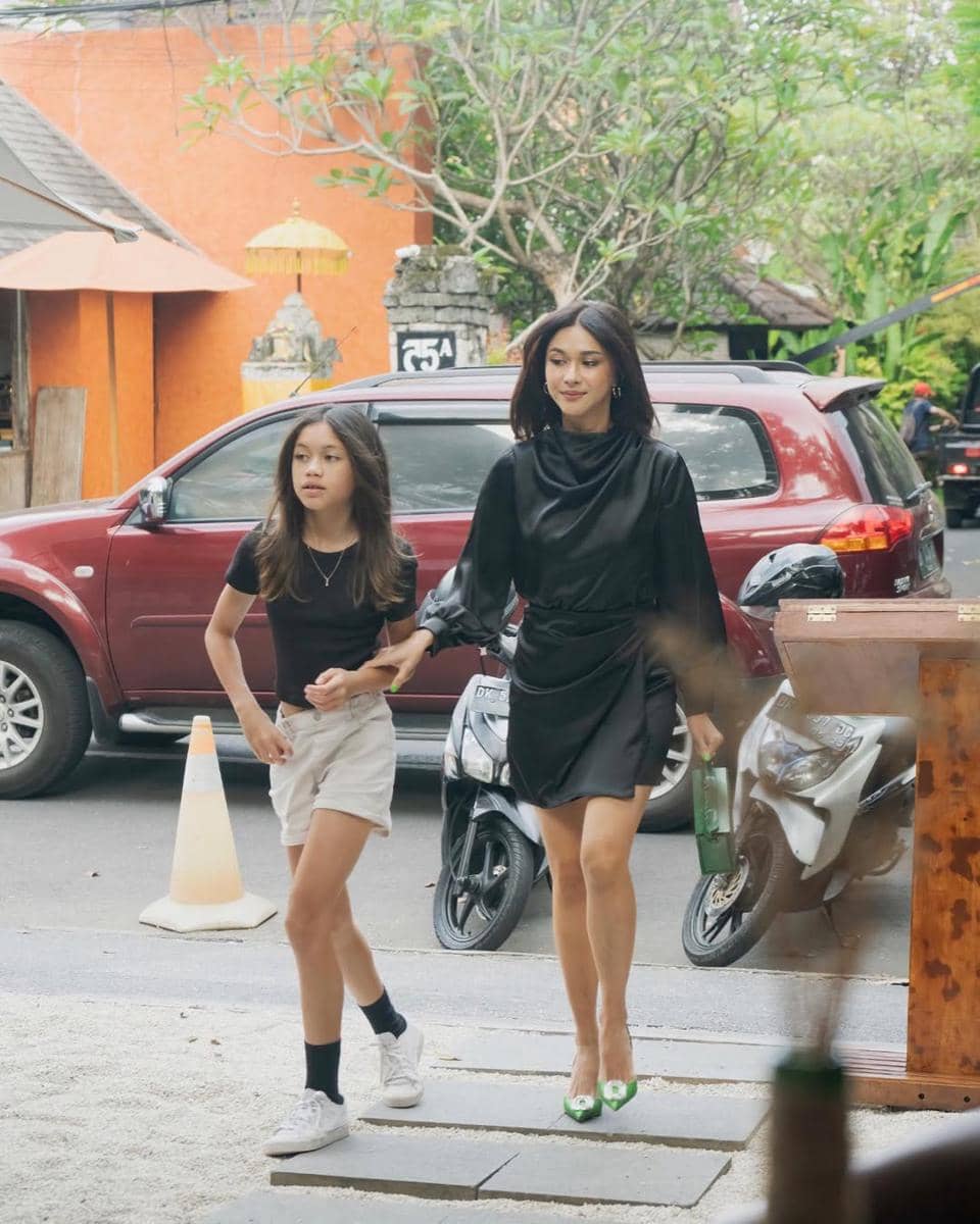 OOTD Nana Mirdad