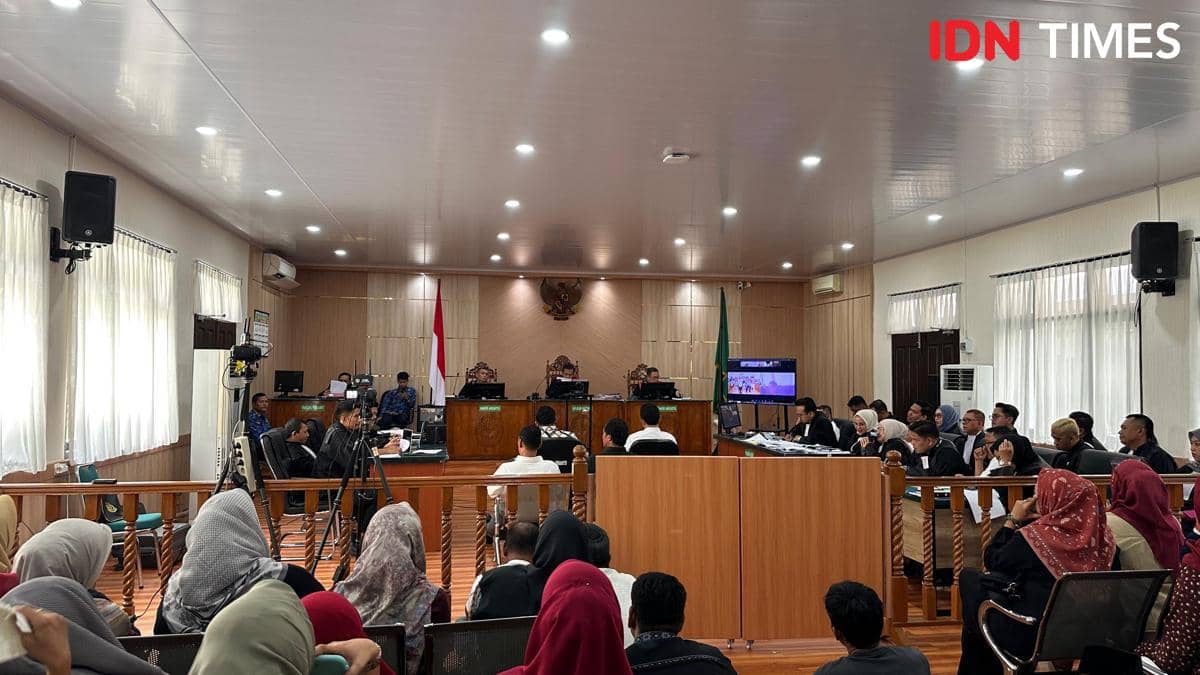 Sidang Gubernur Riau Nonaktif, Muncul Nama SF Hariyanto dan Kapolda