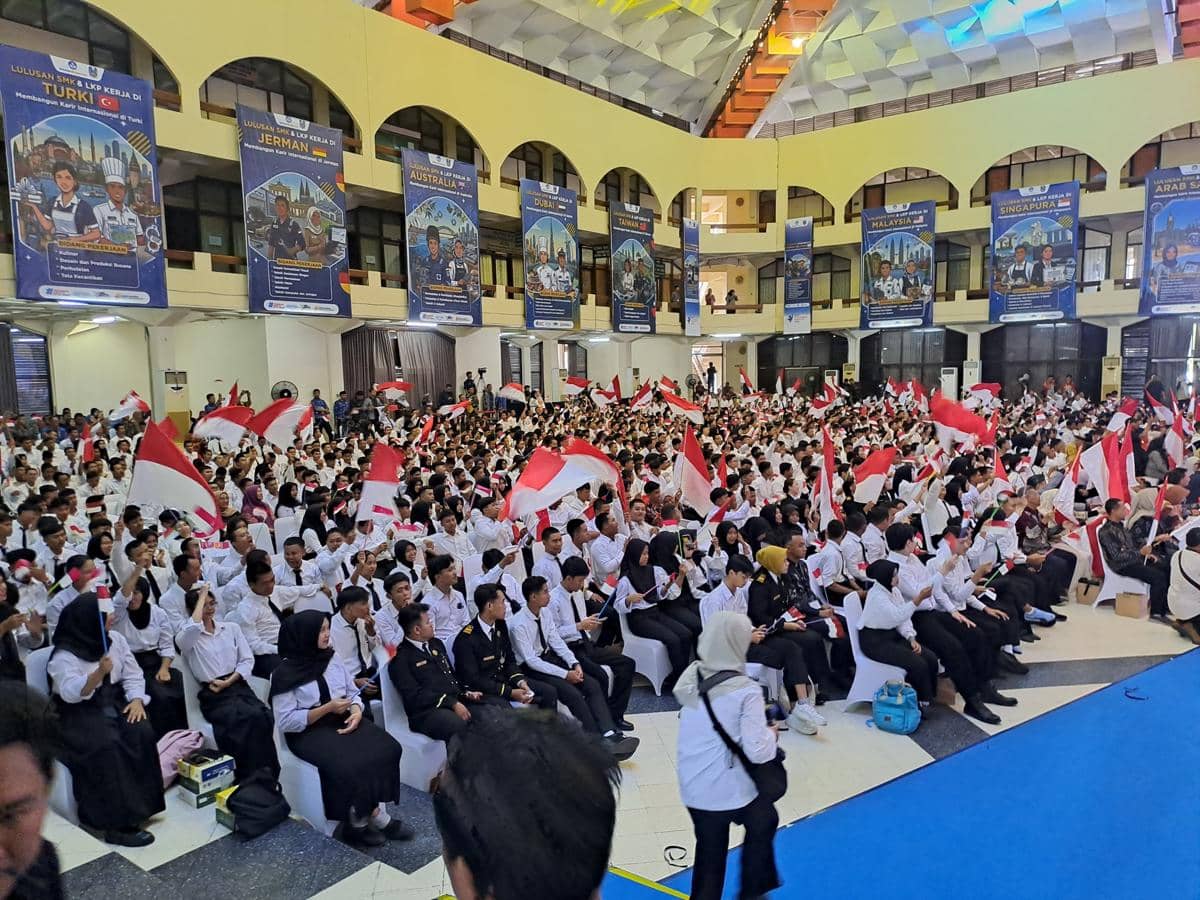 Pergi Jauh demi Pulang Lebih Kuat, Cerita Alumni SMK Kerja ke Luar Negeri