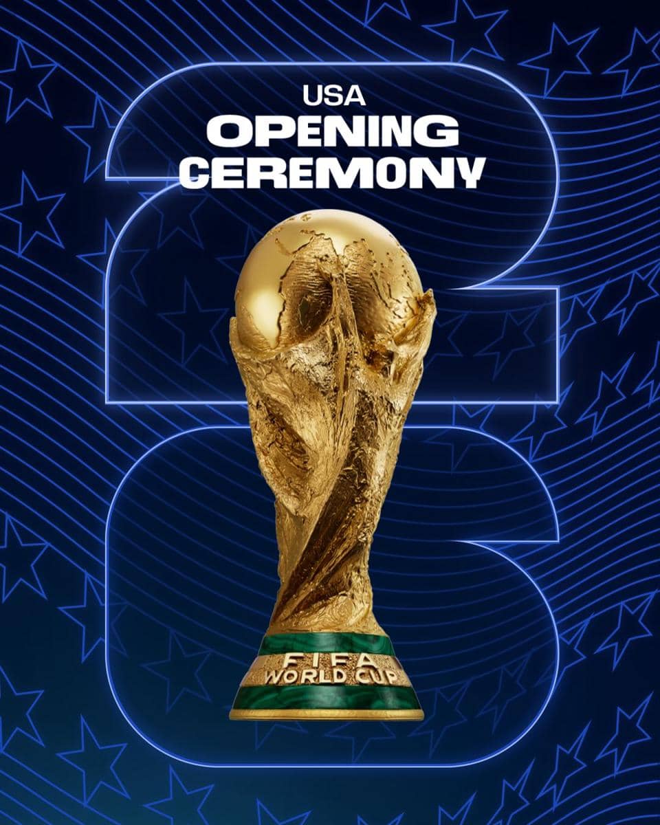 Piala Dunia FIFA berwarna emas dengan latar biru bertuliskan USA Opening Ceremony dan pola bintang di sekelilingnya.