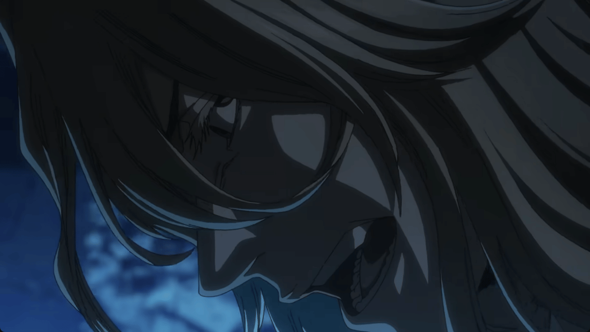 Karakter anime berambut panjang dengan ekspresi marah terlihat dalam pencahayaan gelap kebiruan dari serial Bleach TYBW.