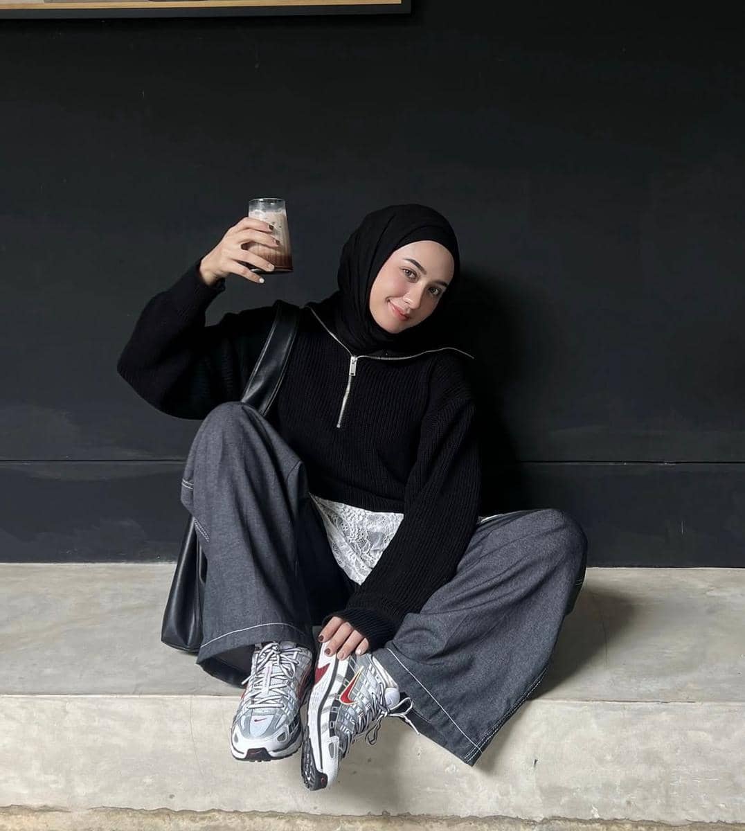 Outfit nobar piala dunia untuk cewek berhijab