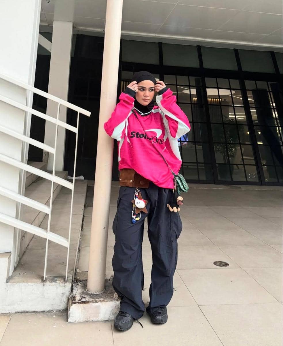 Outfit nobar piala dunia untuk cewek berhijab