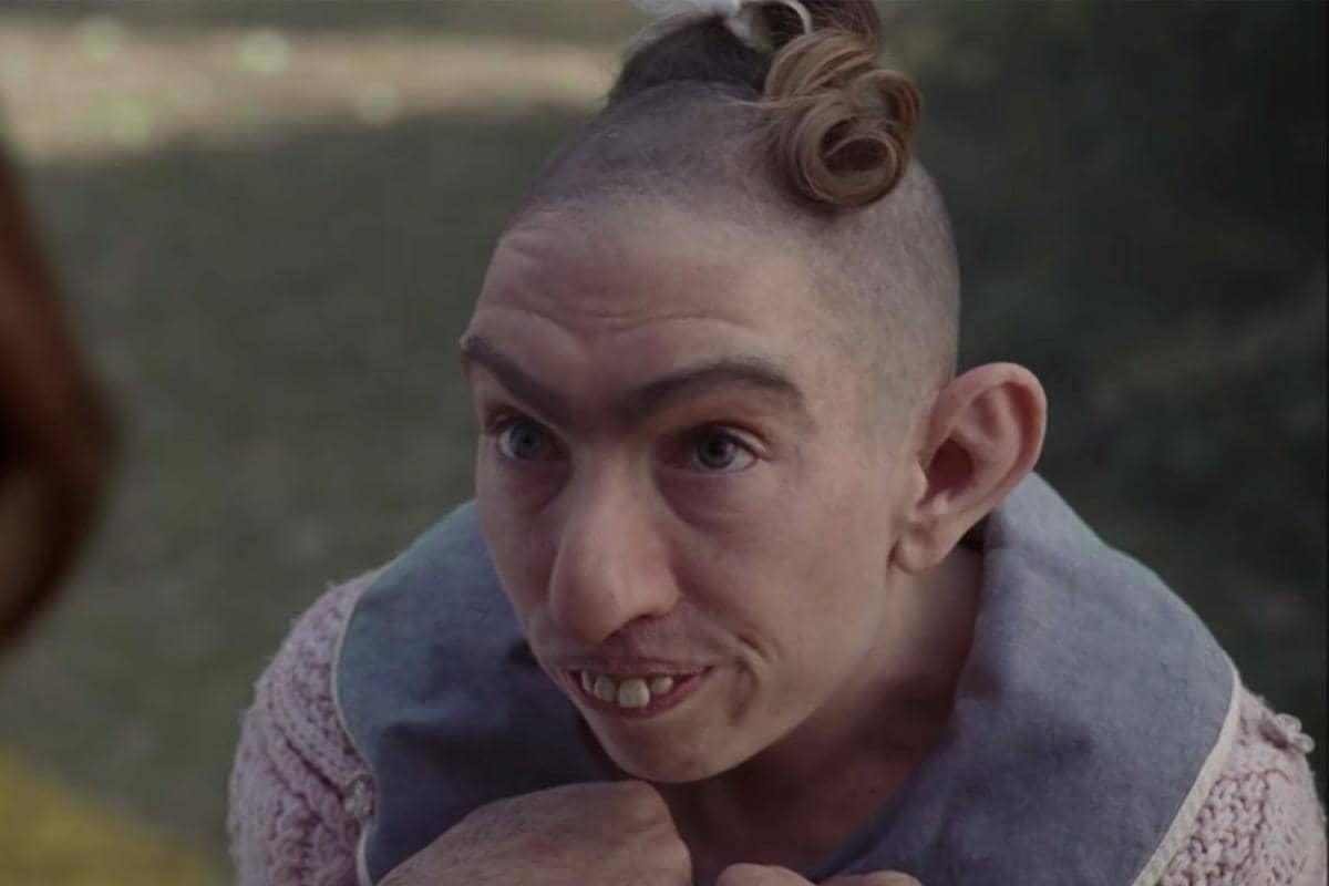 Pepper yang diperankan Naomi Grossman dalam American Horror Story 