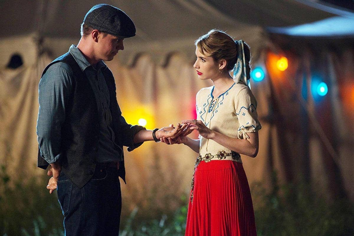 Evan Peters dan Emma Robert dalam American Horror Story 