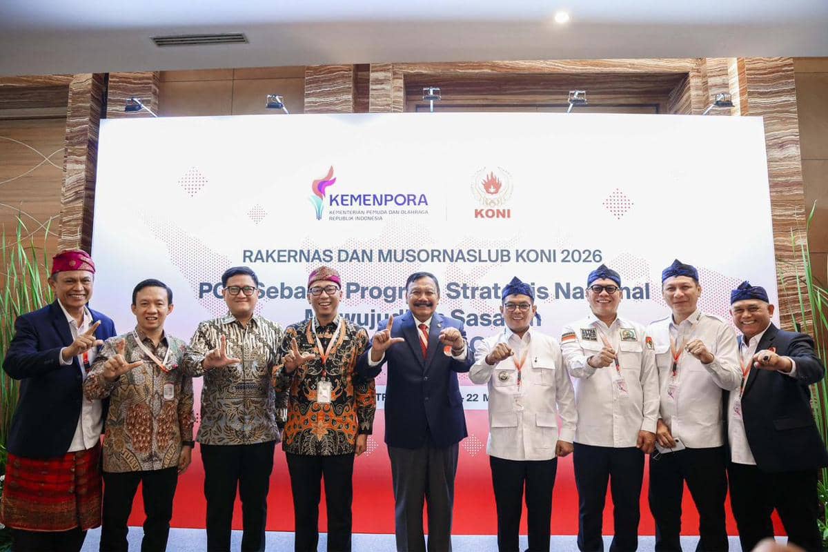 Andra Soni saat menerima SK tuan rumah PON (Dok. Pemprov Banten)