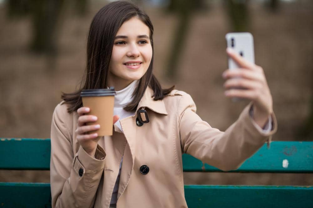 5 Tanda Kamu Terjebak Romanticizing Your Life Berlebihan