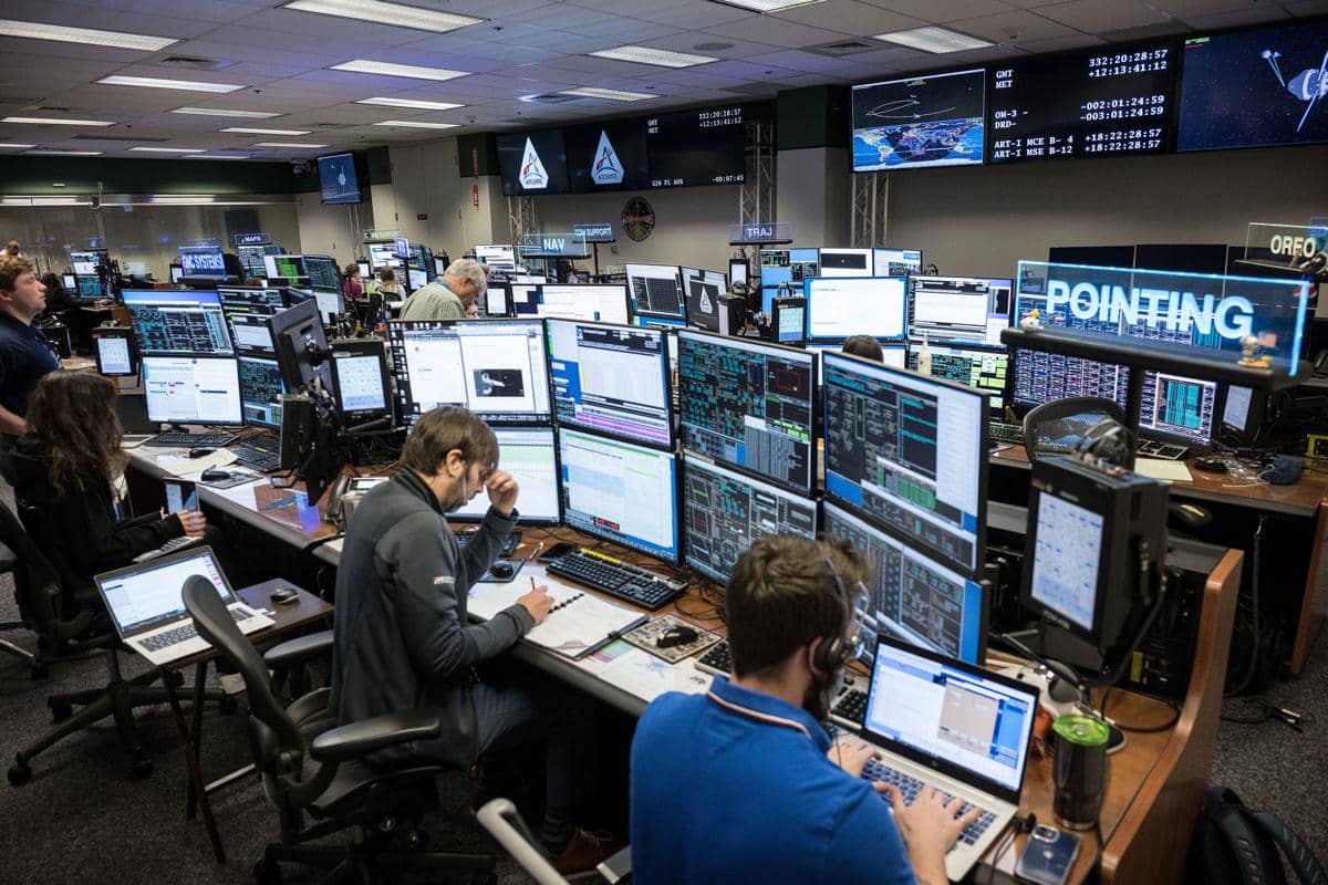 Mission Control menjadi pusat pemantauan berbagai misi luar angkasa NASA.