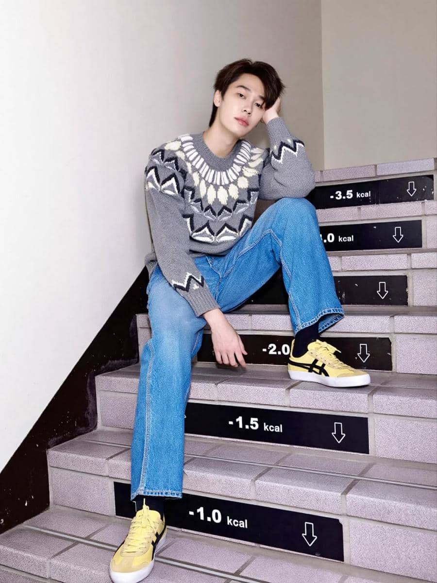 OOTD Sporty Sneakers ala Dew Jirawat