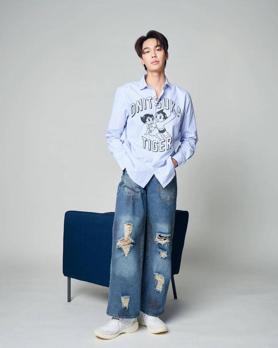 OOTD Sporty Sneakers ala Dew Jirawat