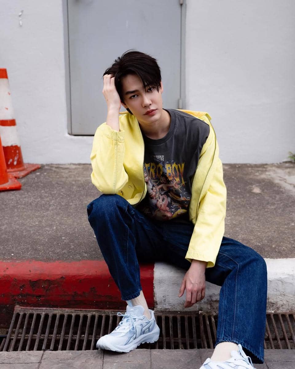 OOTD Sporty Sneakers ala Dew Jirawat