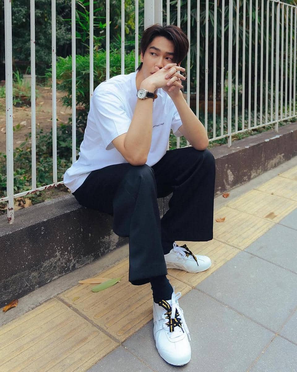 OOTD Sporty Sneakers ala Dew Jirawat