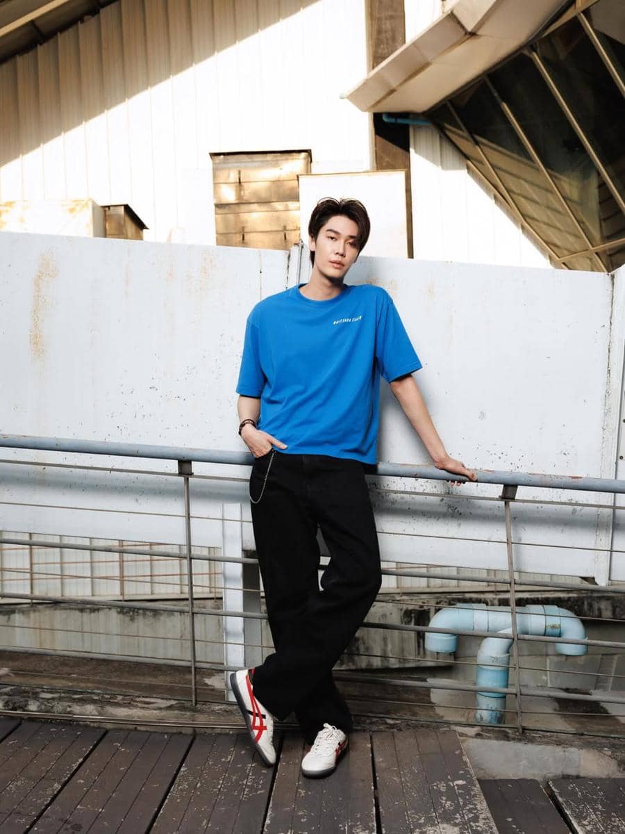 OOTD Sporty Sneakers ala Dew Jirawat