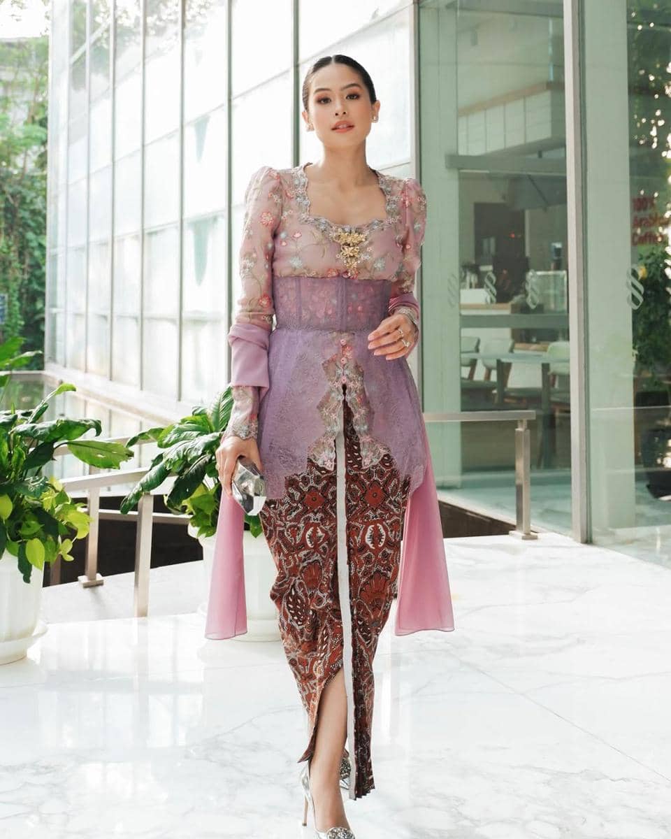 inspirasi kebaya dengan kerah unik 
