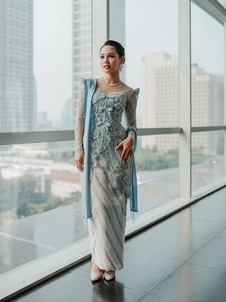 inspirasi kebaya dengan kerah unik 