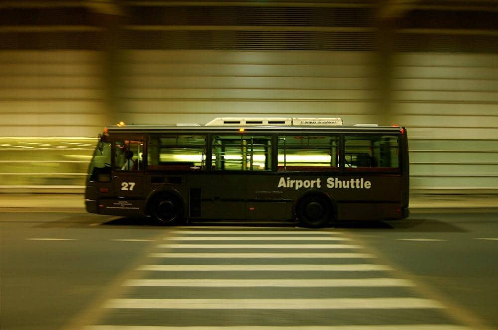 Ilustrasi bus yang beroperasi di jalanan Mexico City