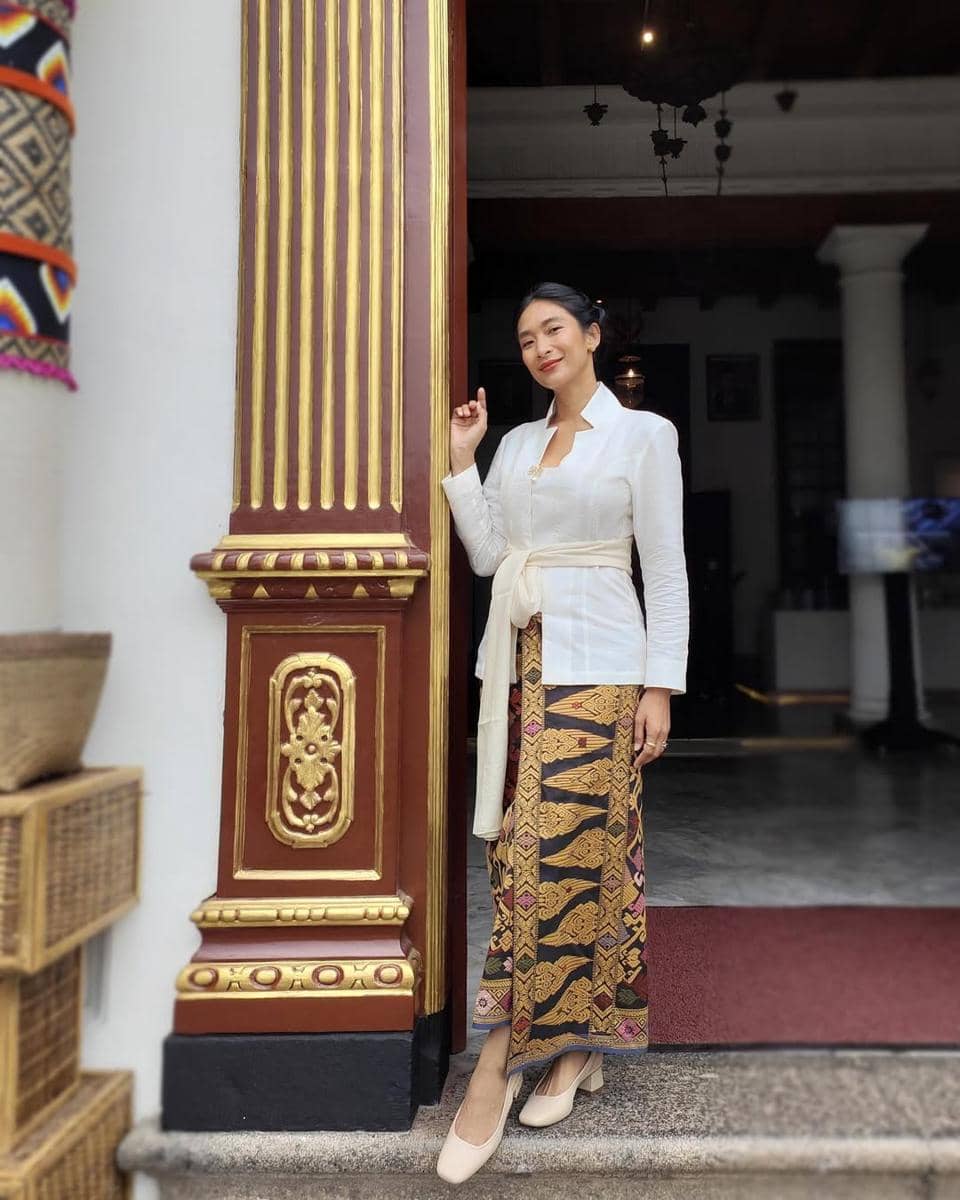 inspirasi kebaya dengan kerah unik