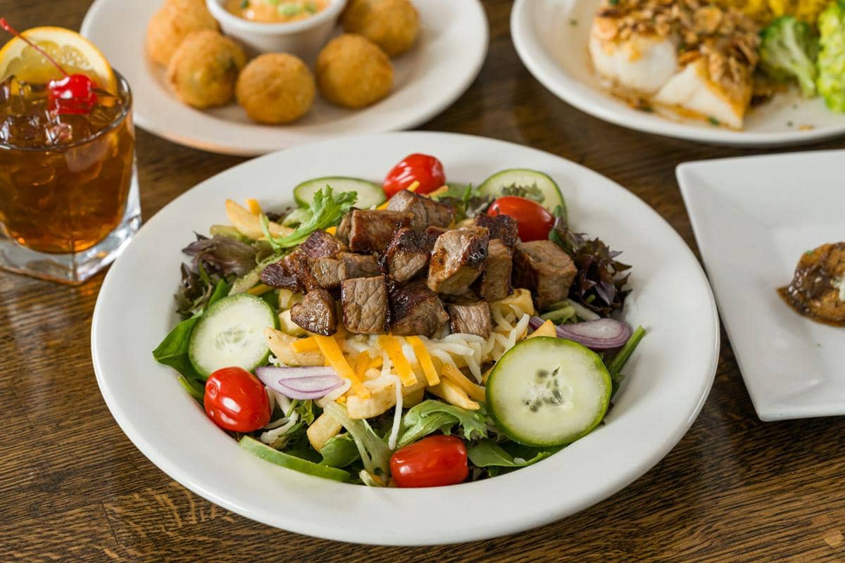 ilustrasi cheeseburger salad