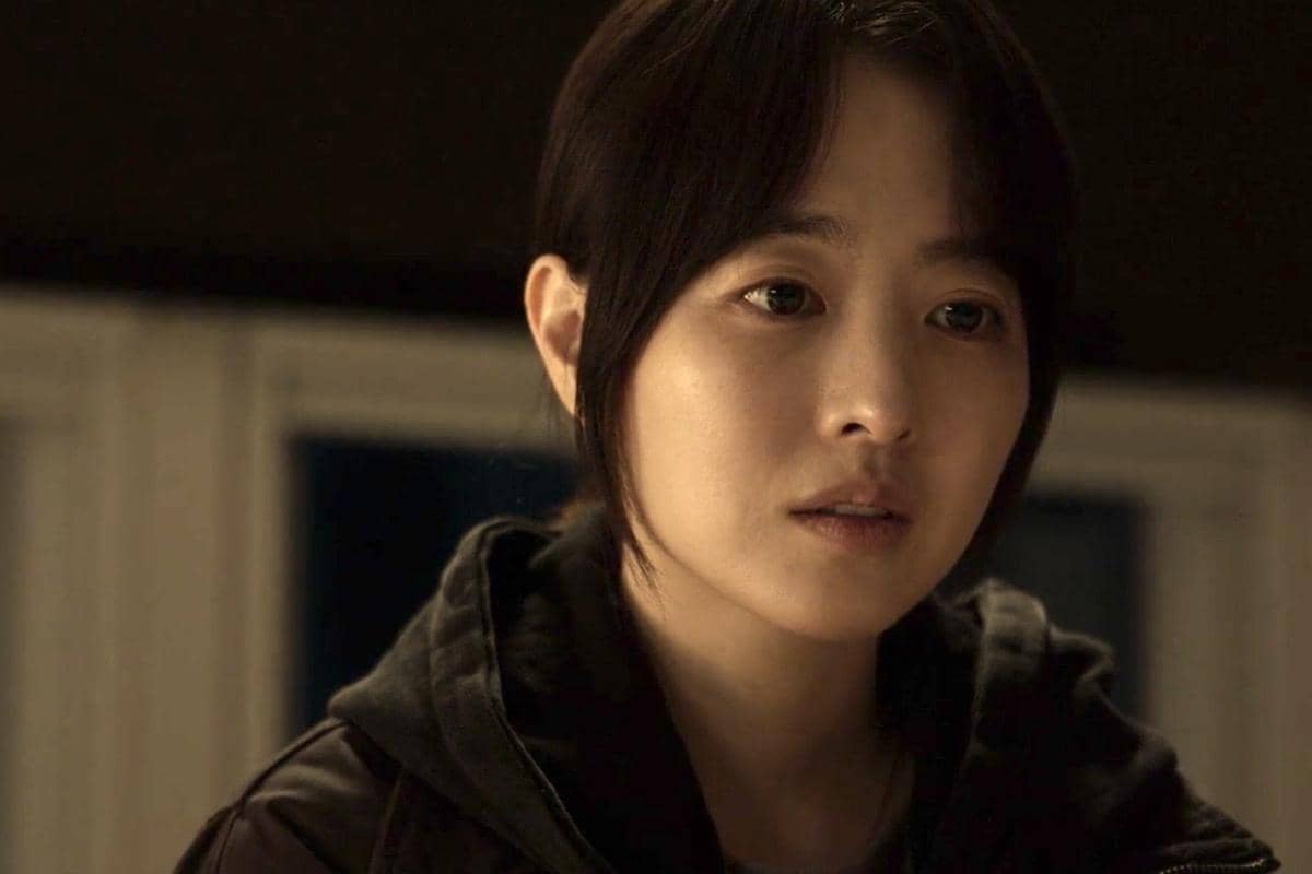 Kim Hee Ju (Park Bo Young) dalam drakor Gold Land 