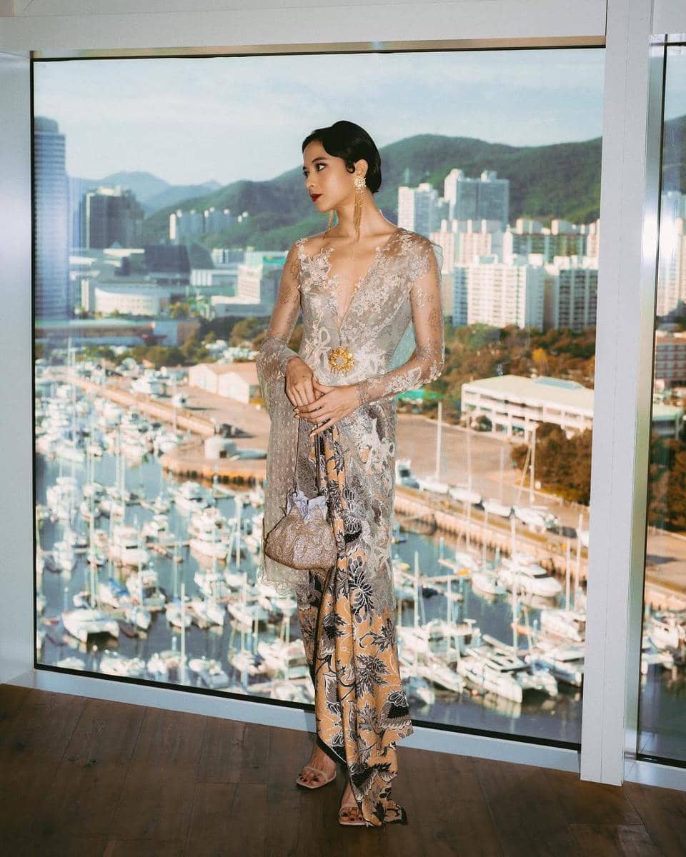 inspirasi kebaya dengan kerah unik 