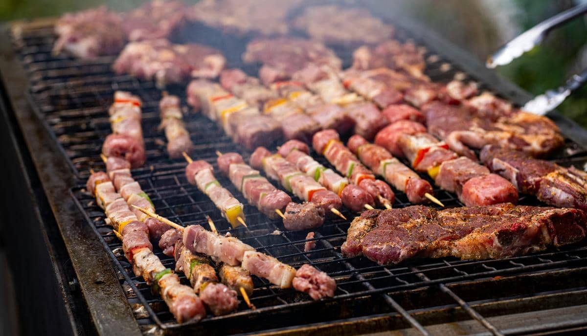 ilustrasi memanggang daging