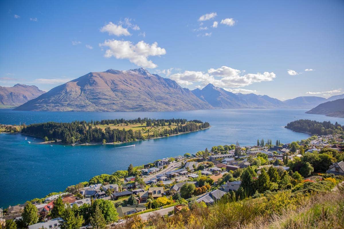 4 Daya Tarik Queenstown di New Zealand, Wajib Dikunjungi!