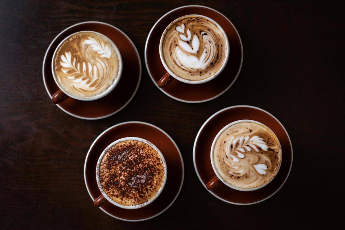 ilustrasi beragam jenis kreasi kopi latte