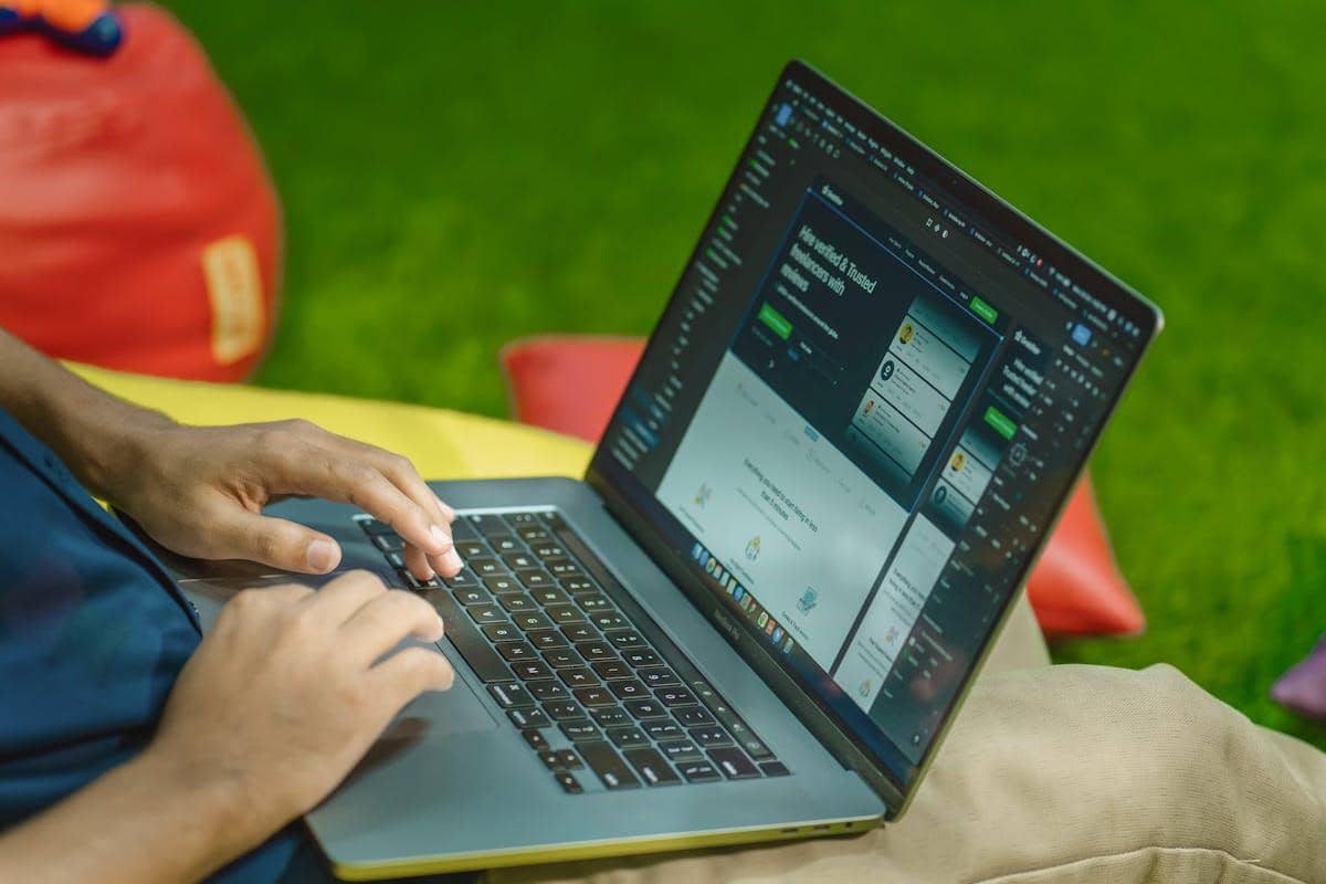 ilustrasi mendaftar di platform freelancer internasional