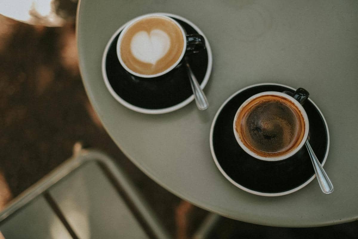 ilustrasi membeli kopi dengan memanfaatkan promo