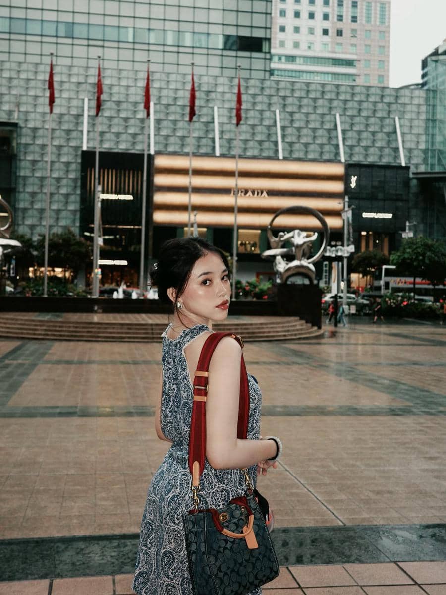 Anneth Delliecia liburan bareng sahabat di Singapura