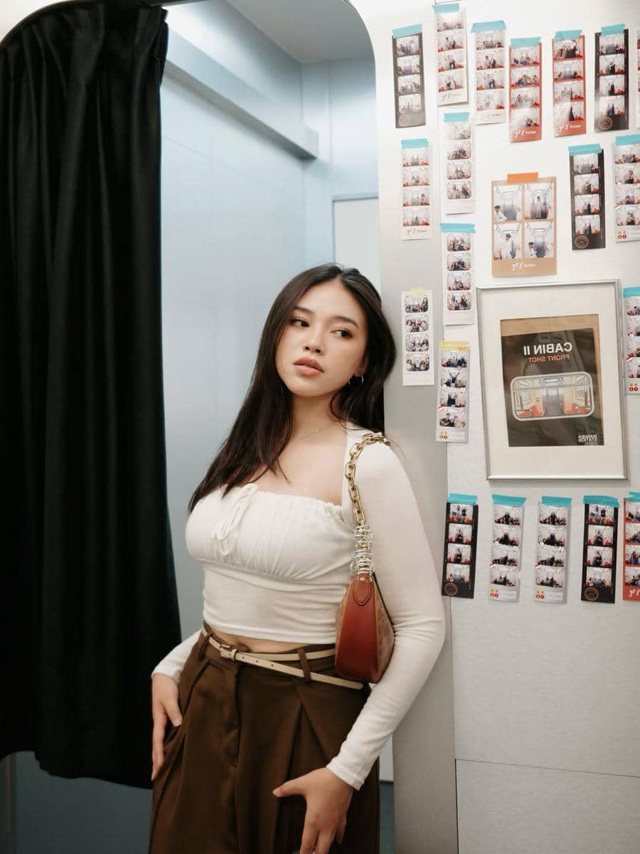 Anneth Delliecia liburan bareng sahabat di Singapura