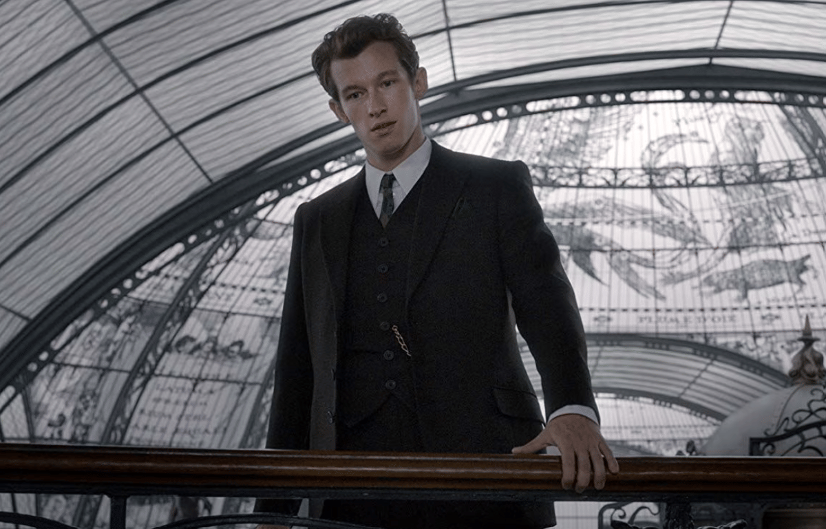 Callum Turner dalam Fantastic Beasts: The Secrets of Dumbledore