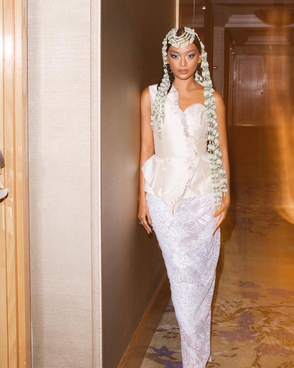 inspirasi kebaya dengan kerah unik 