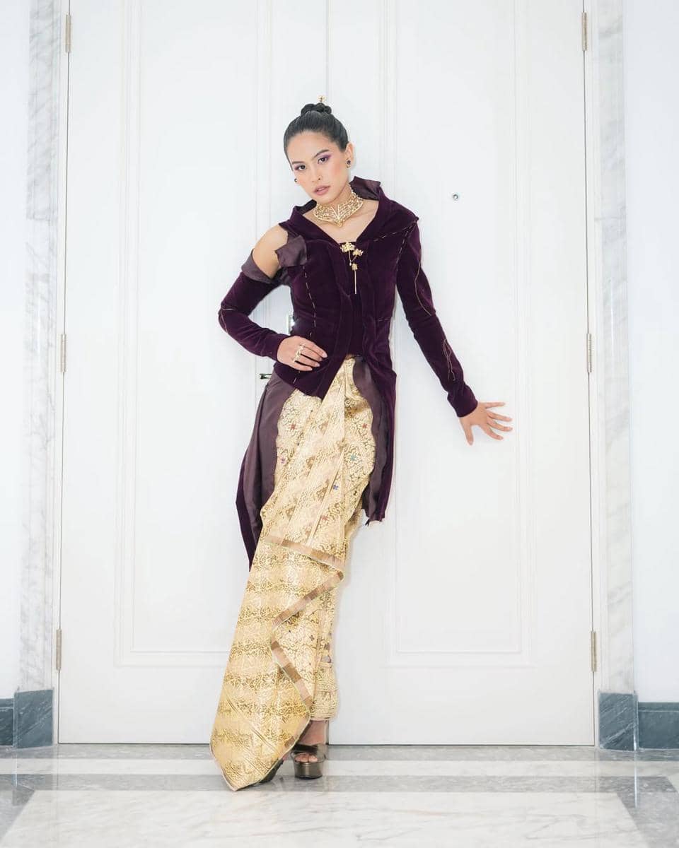 inspirasi kebaya dengan kerah unik 