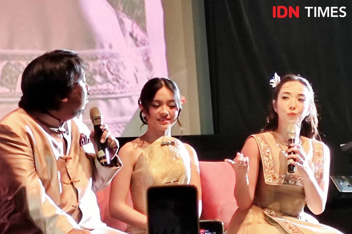 Gisella Anastasia piara empat ekor ular karena syuting Sekawan Limo 2.jpg