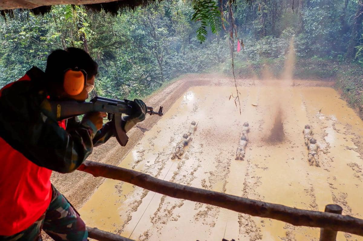 Siswa Komando Pasgat Digembleng Latihan How to Fight di Hutan Cianjur