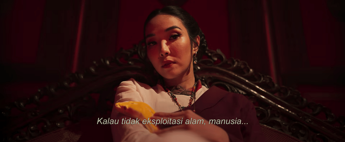Gisel memerankan karakter dukun di Sekawan Limo 2.png