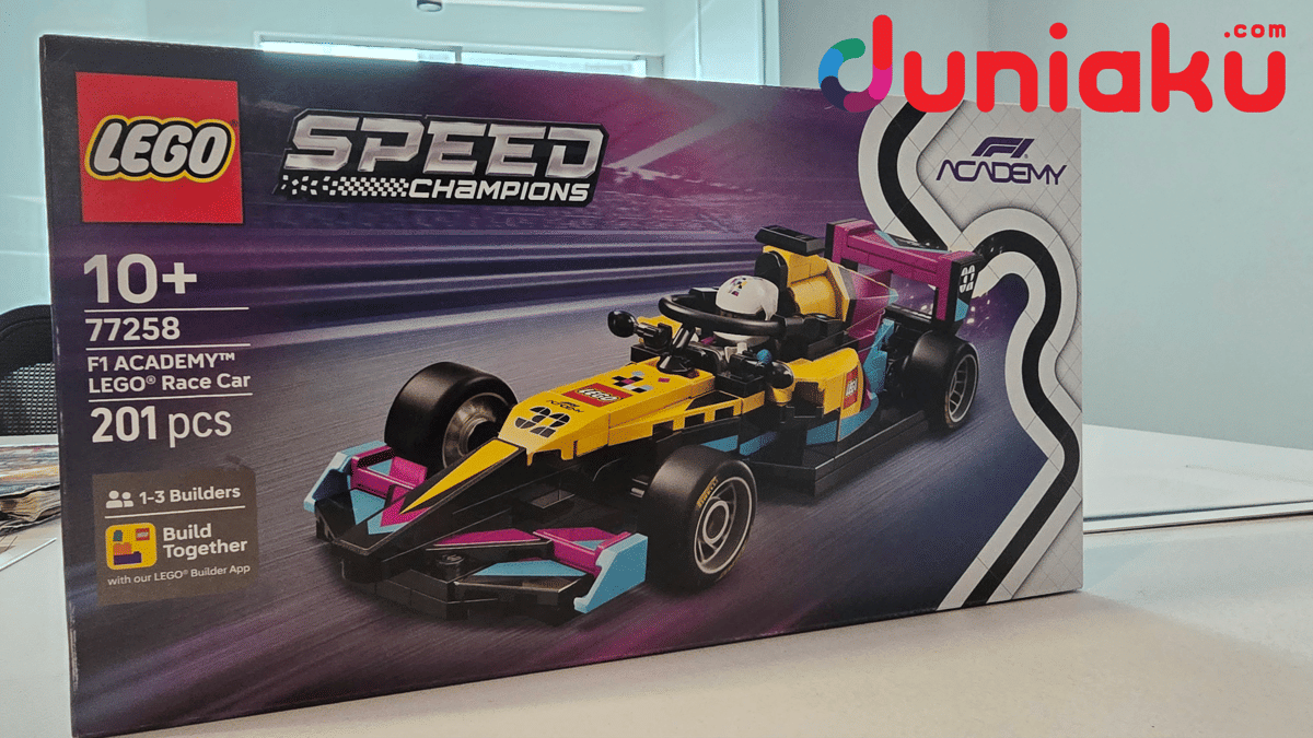 Kotak set LEGO Speed Champions F1 Academy Race Car dengan desain mobil balap warna kuning, hitam, biru, dan ungu di atas meja.