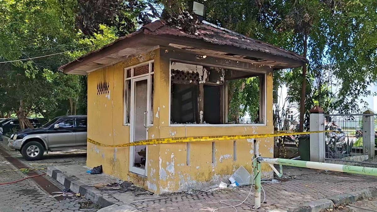 Sekuriti Universitas Syiah Kuala Nyaris Menjadi Korban Pembakaran Pos Jaga