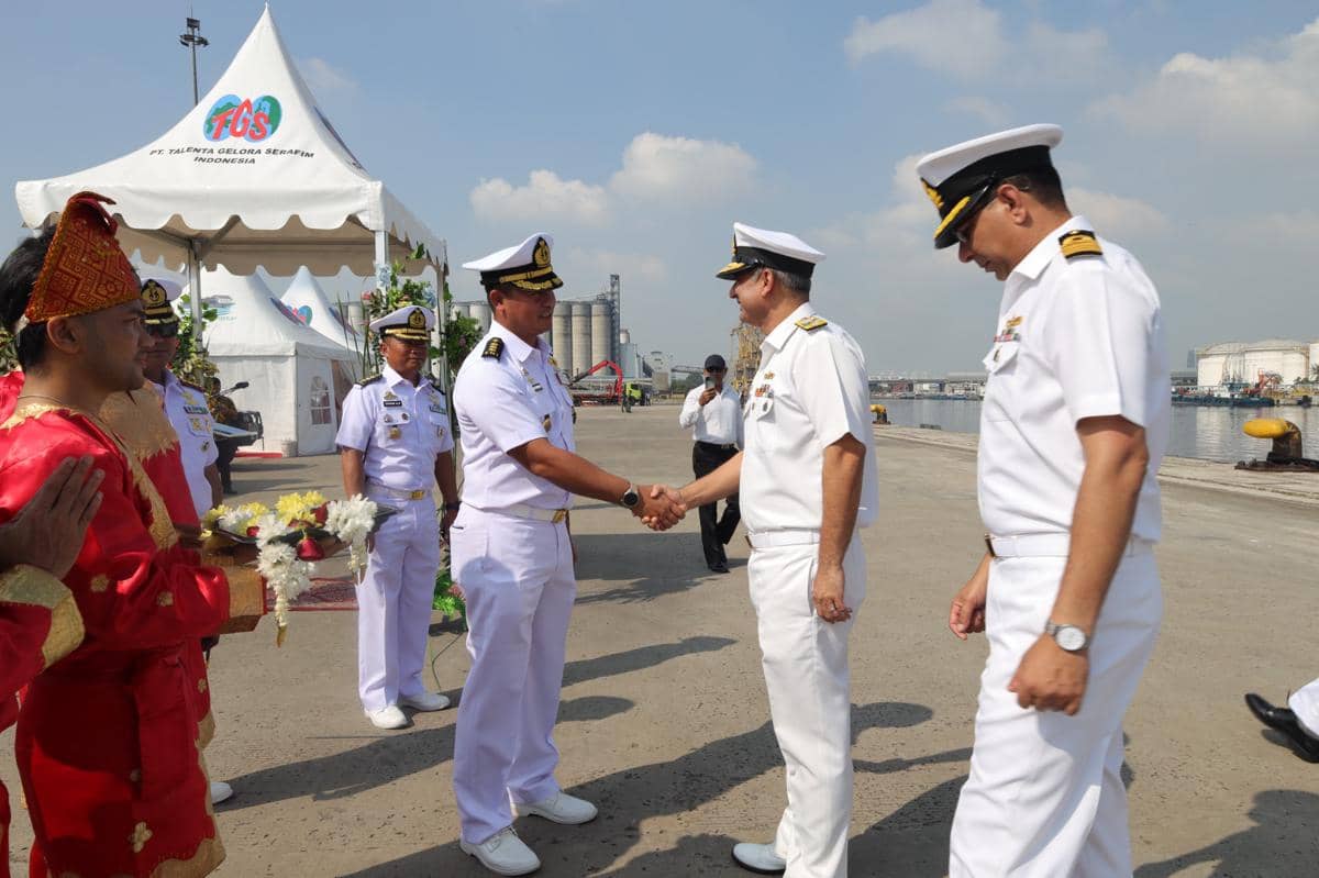 2 Kapal Perang dan 1 Kapal Selam Pakistan Bersandar di Tanjung Priok