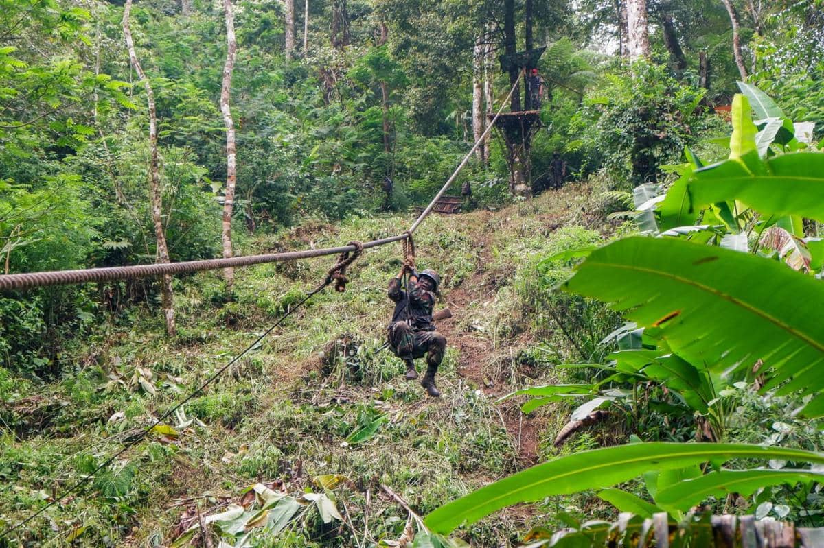 Siswa Komando Pasgat Digembleng Latihan How to Fight di Hutan Cianjur