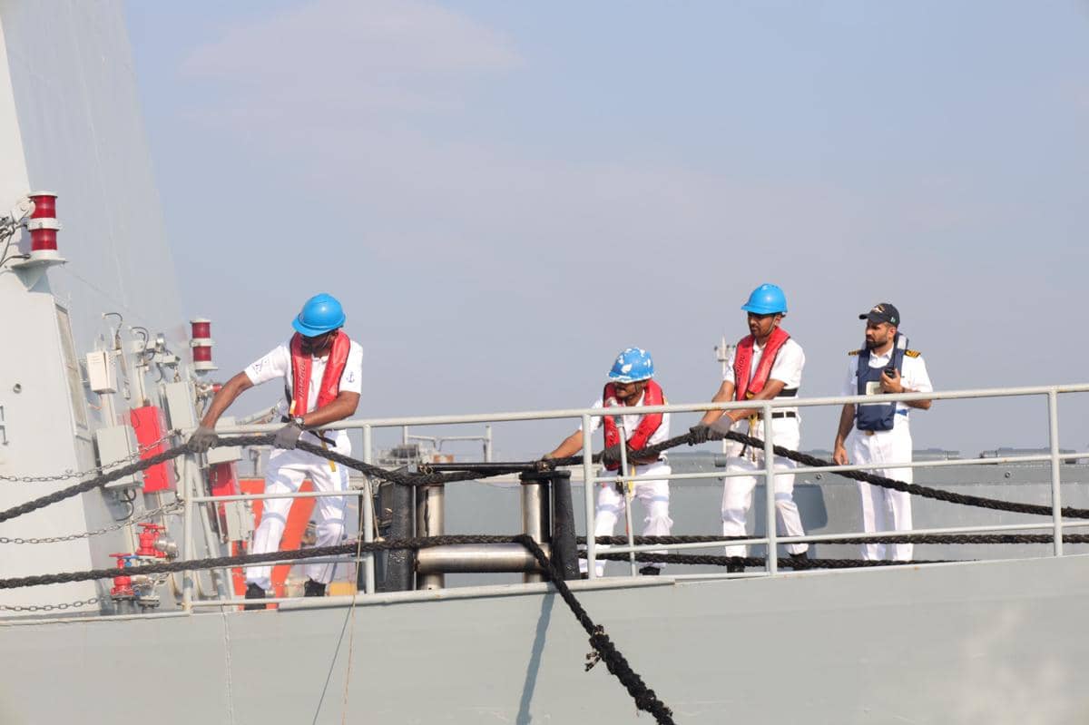 2 Kapal Perang dan 1 Kapal Selam Pakistan Bersandar di Tanjung Priok