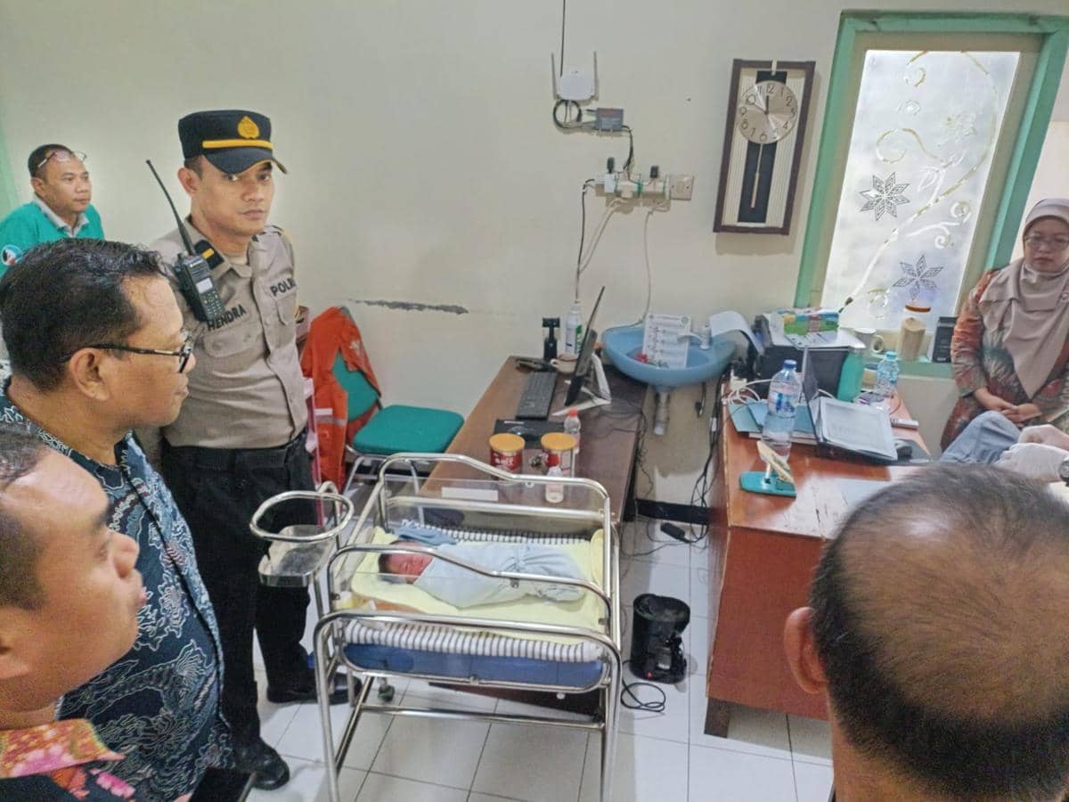 Bayi yang ditemukan warga Tulungagung kini dirawat di Puskesmas Pucanglaban. IDN Times/Bramanta Pamungkas