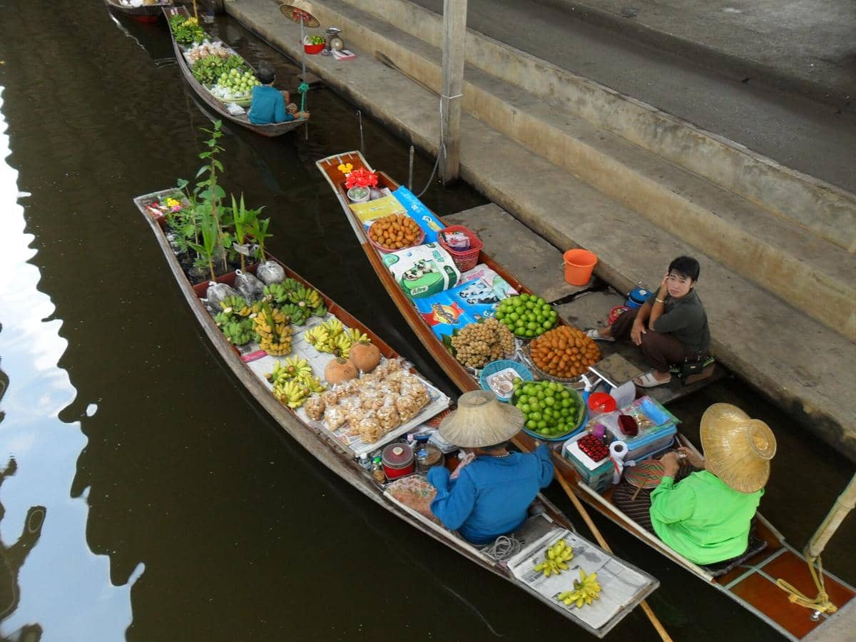 ilustrasi Damnoen Saduak Floating Market