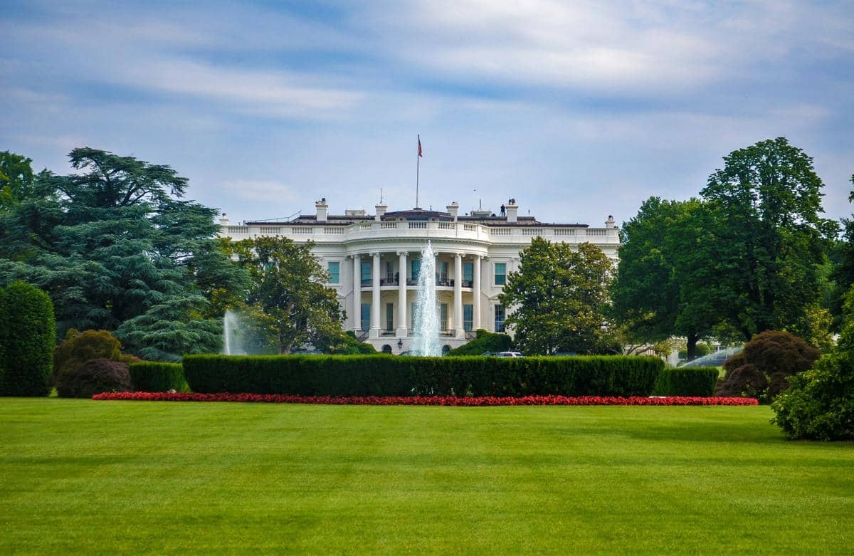 Penembakan di Gedung Putih: Trump Aman, Pelaku Tewas