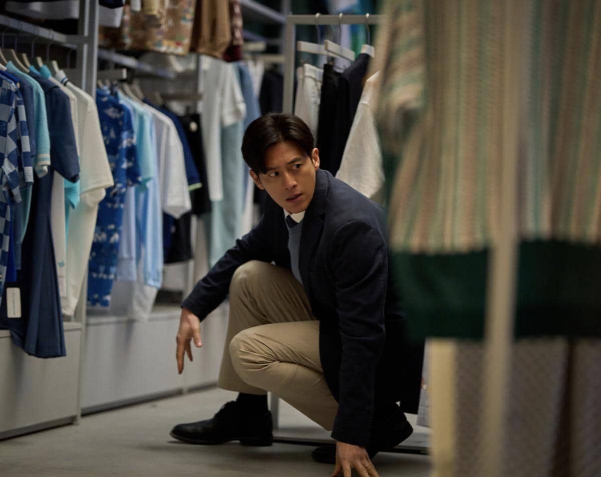 3 Rekomendasi Film Sci-fi Dibintangi Go Soo, Terbaru Colony!