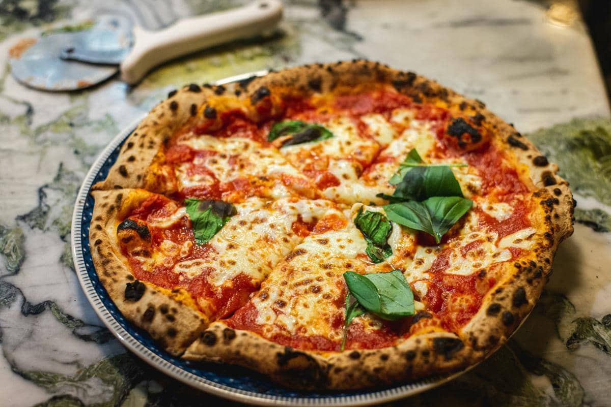 Resep Pizza Margherita yang Simpel, Camilan Andalan buat Nobar!