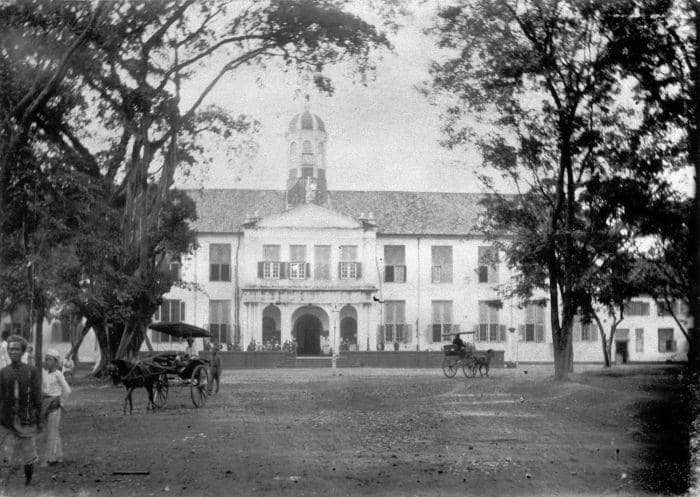 Stadhuis van Batavia (Balai Kota Batavia), yang kini dikenal sebagai Museum Fatahillah.