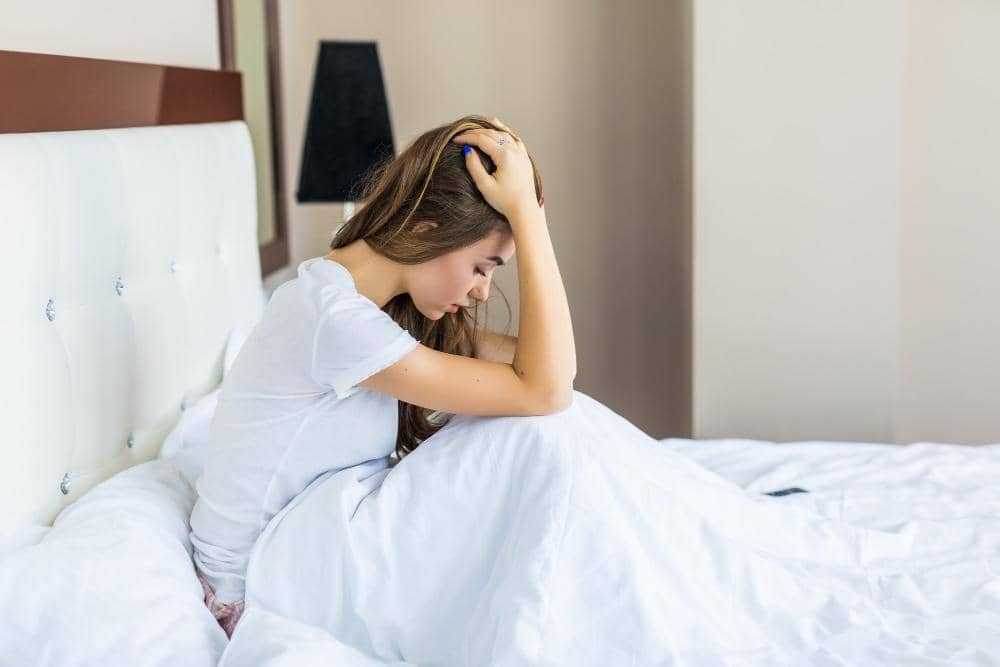 ilustrasi perempuan overthinking