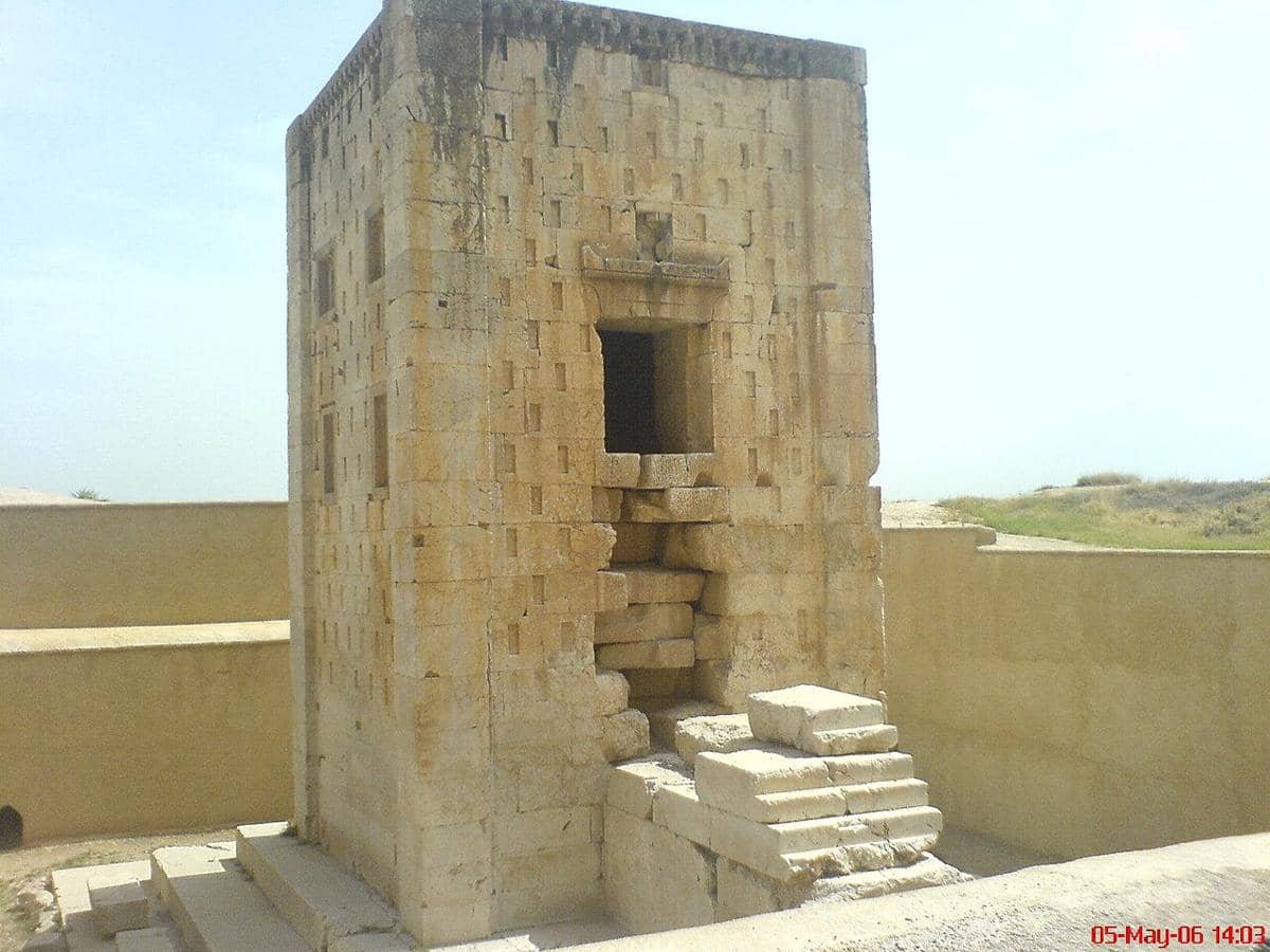 potret peninggalan tempat pemujaan Zoroaster di Iran